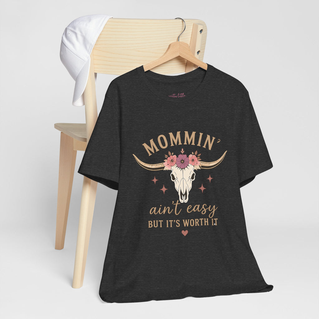 Mommin ain’t easy - Jersey Short Sleeve Tee