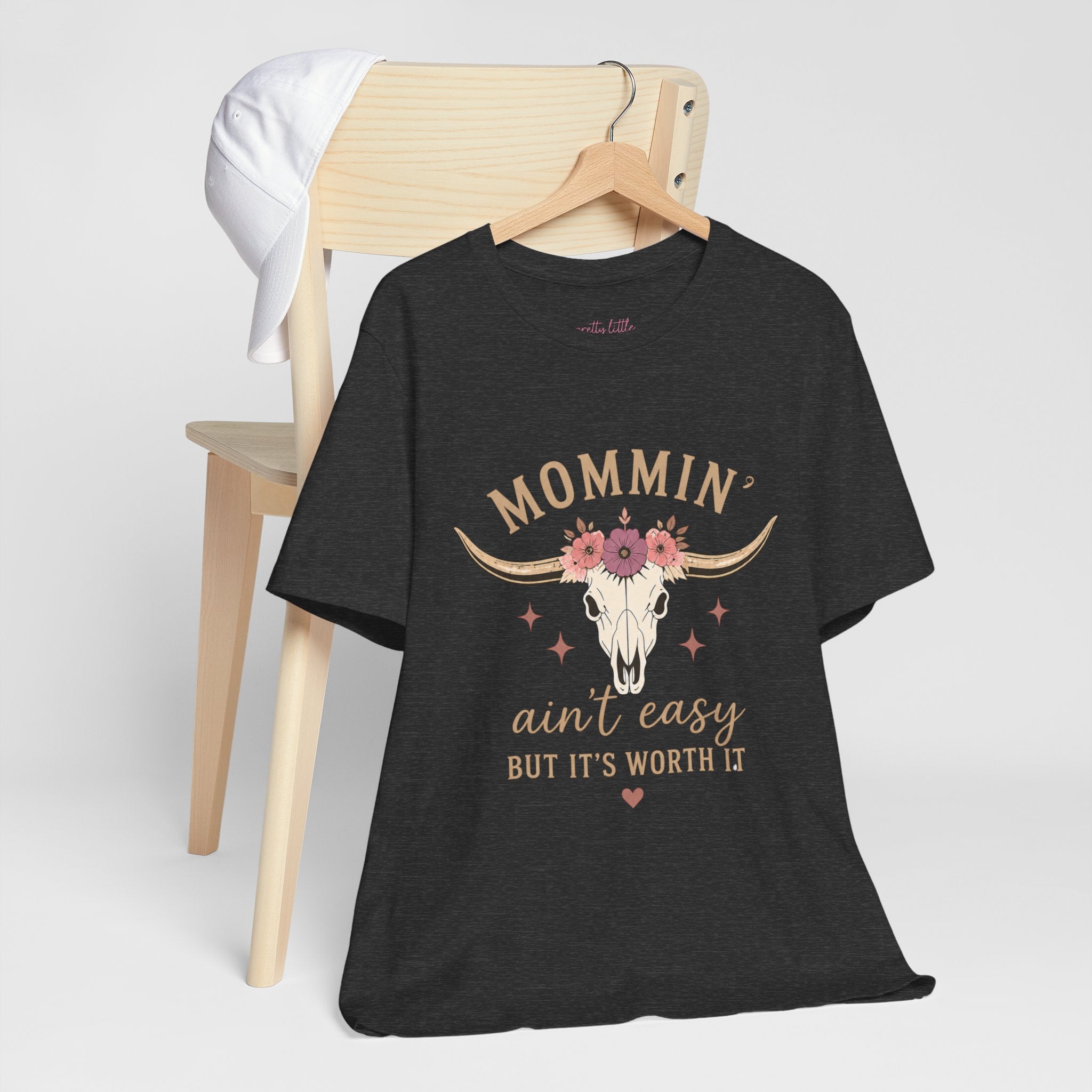 Mommin ain’t easy - Jersey Short Sleeve Tee