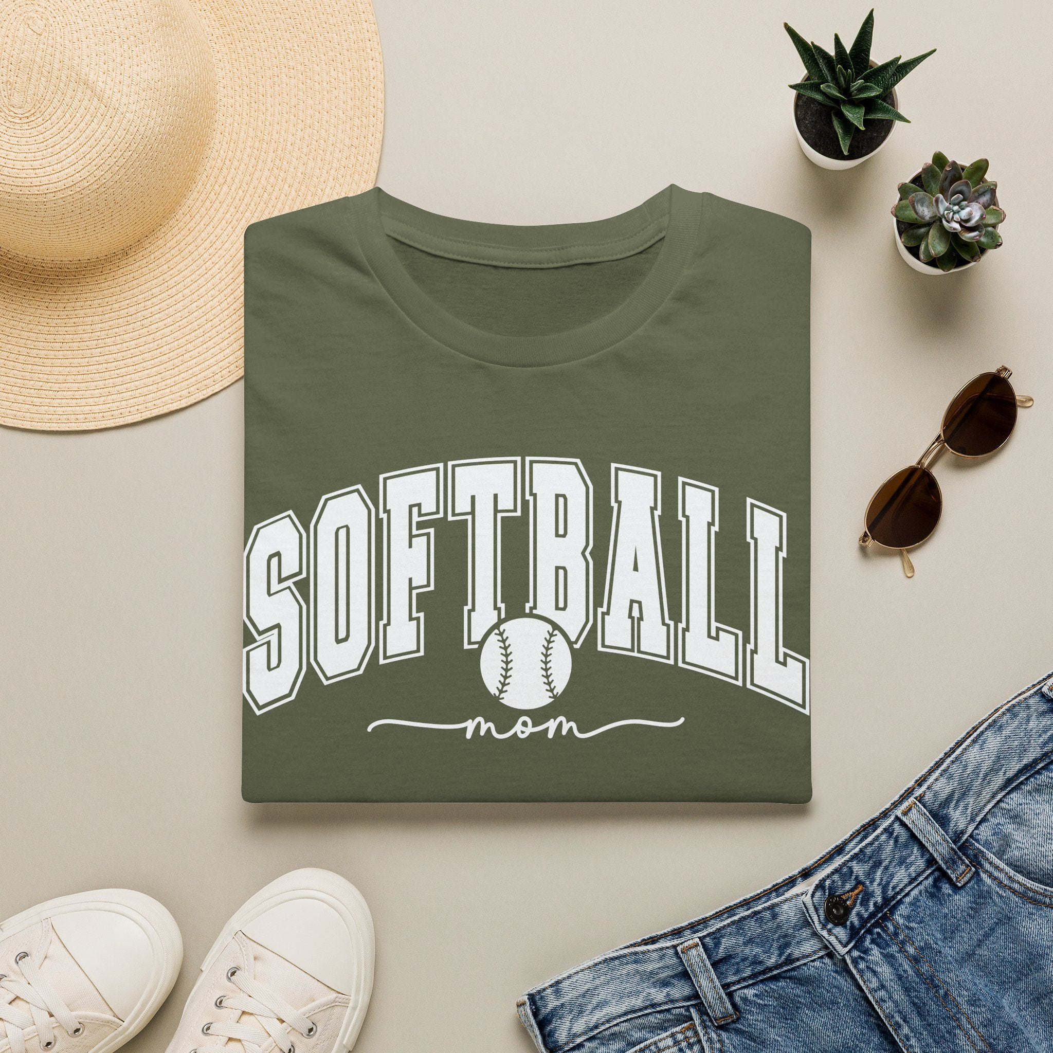 Soft ball Mom - Softstyle T-Shirt
