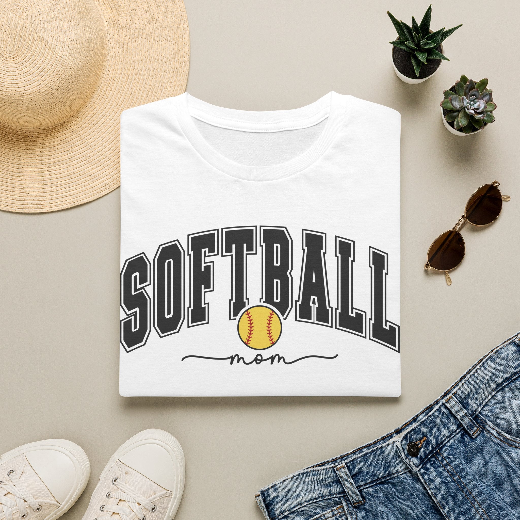 Soft ball Mom - Softstyle T-Shirt
