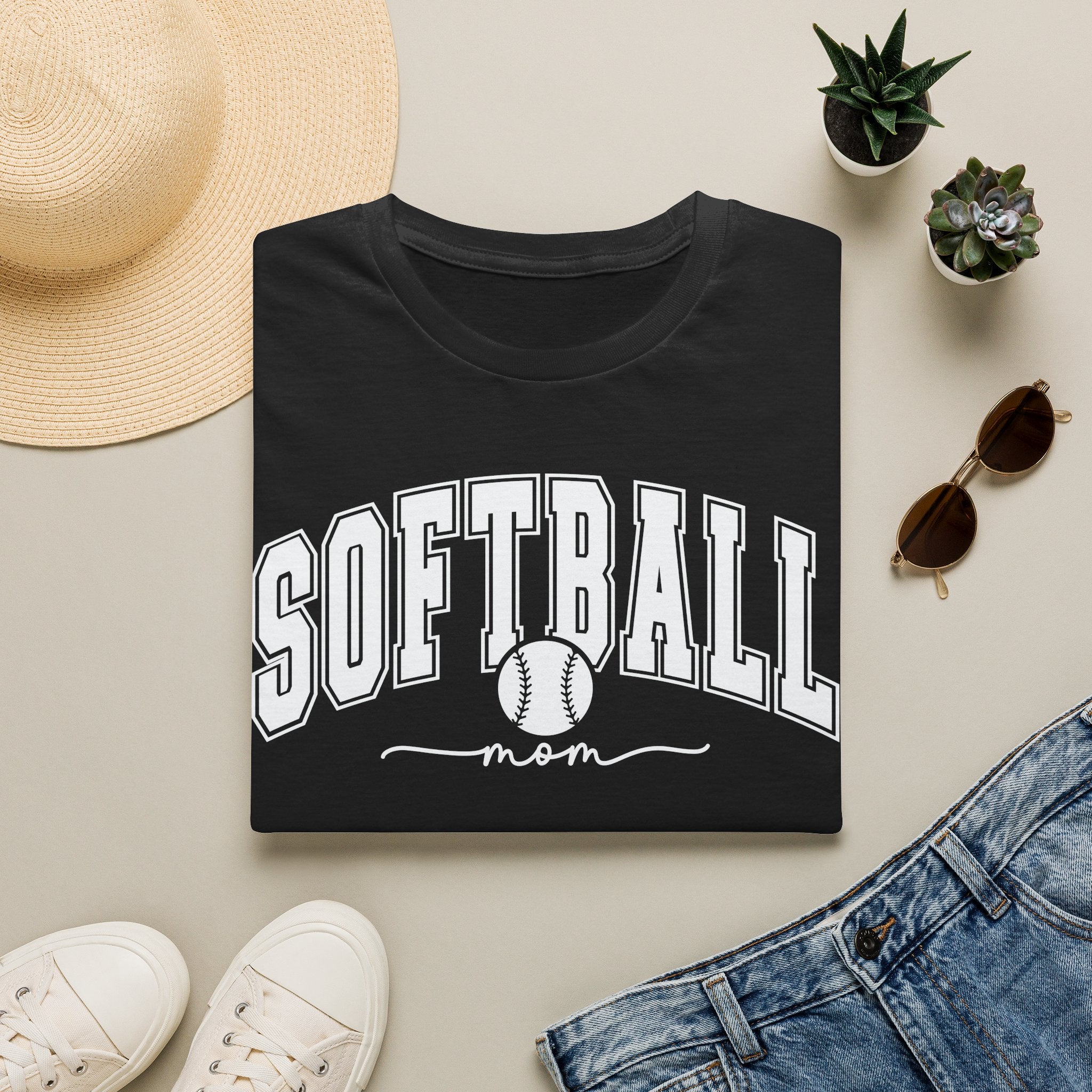 Soft ball Mom - Softstyle T-Shirt