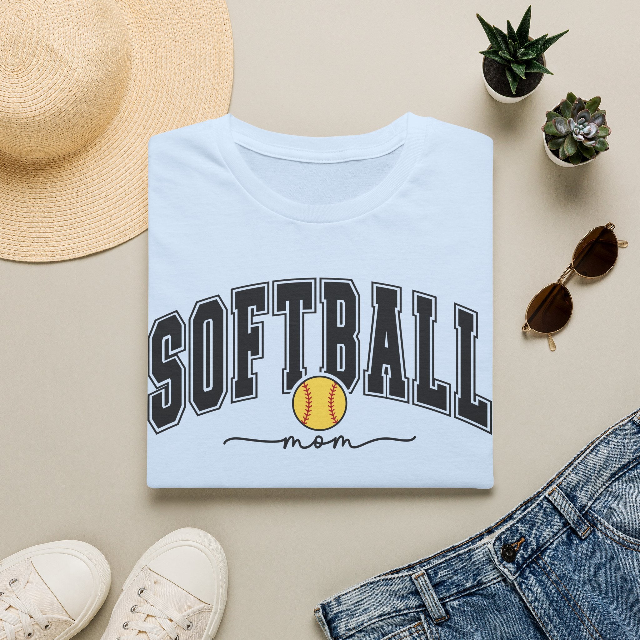 Soft ball Mom - Softstyle T-Shirt