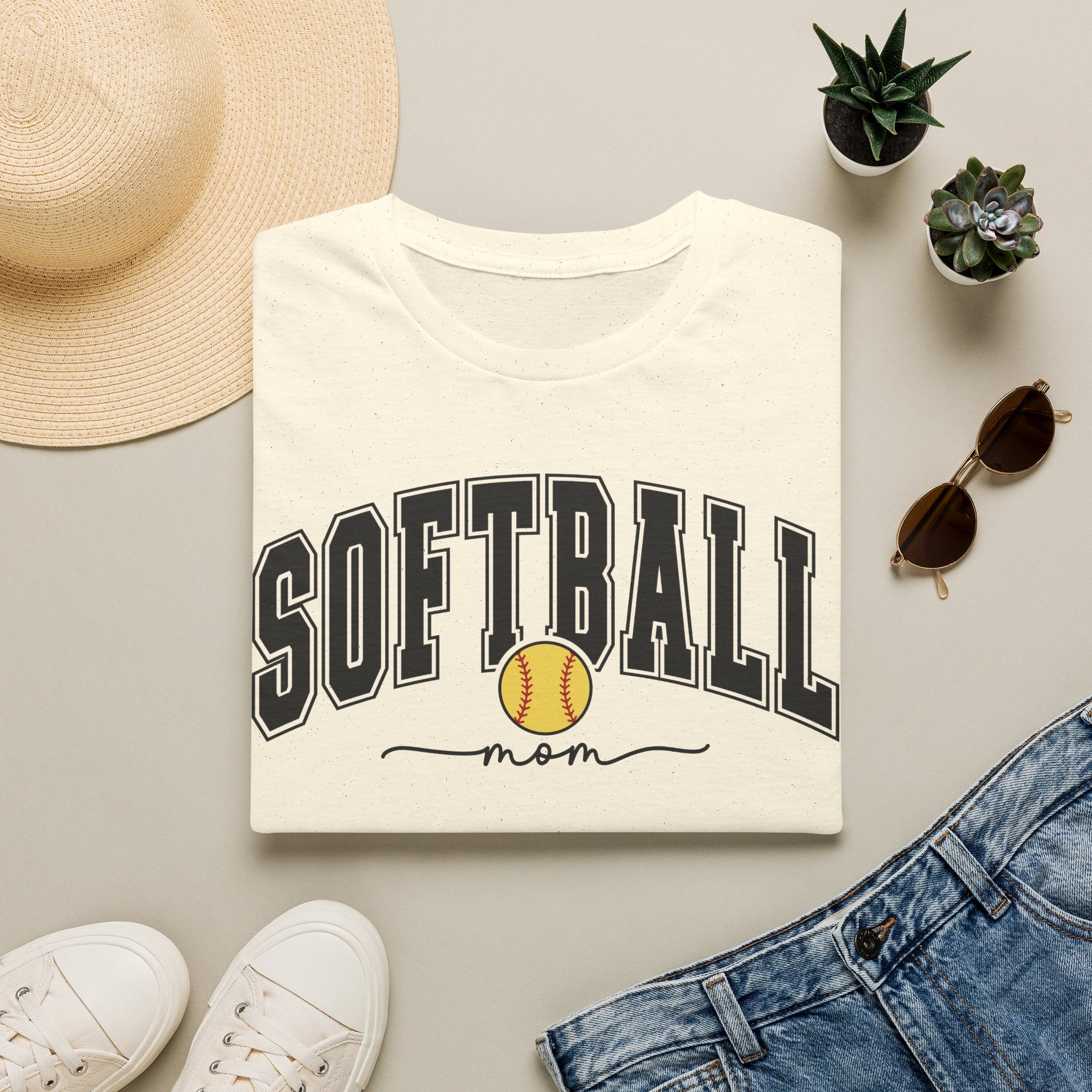 Soft ball Mom - Softstyle T-Shirt